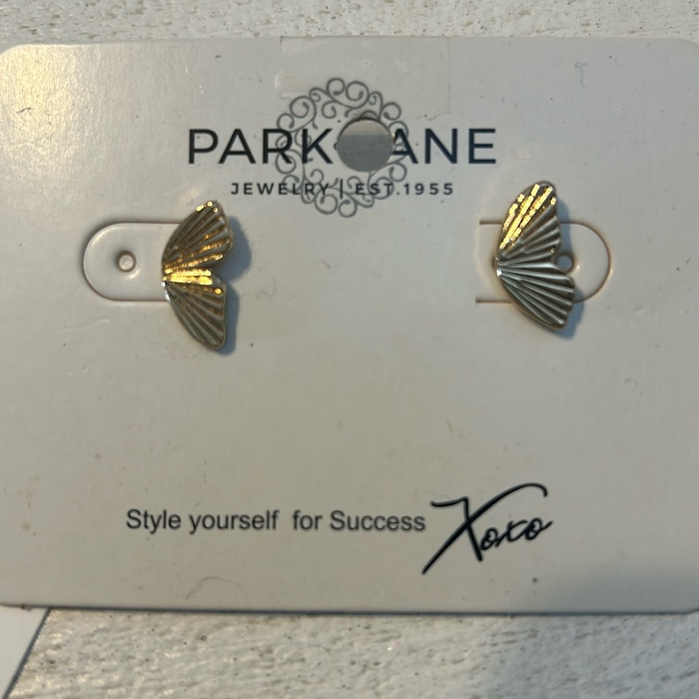 Fly away Butterfly Wing Earrings New! Danity Park Lane great quality ! So pretty